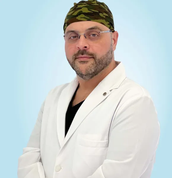 الدكتور نزار عمرو